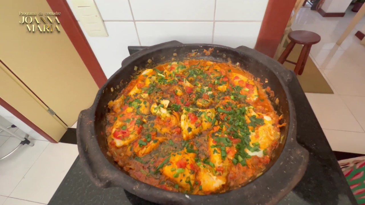 Comadre Joanna prepara a famosa Moqueca Capixaba