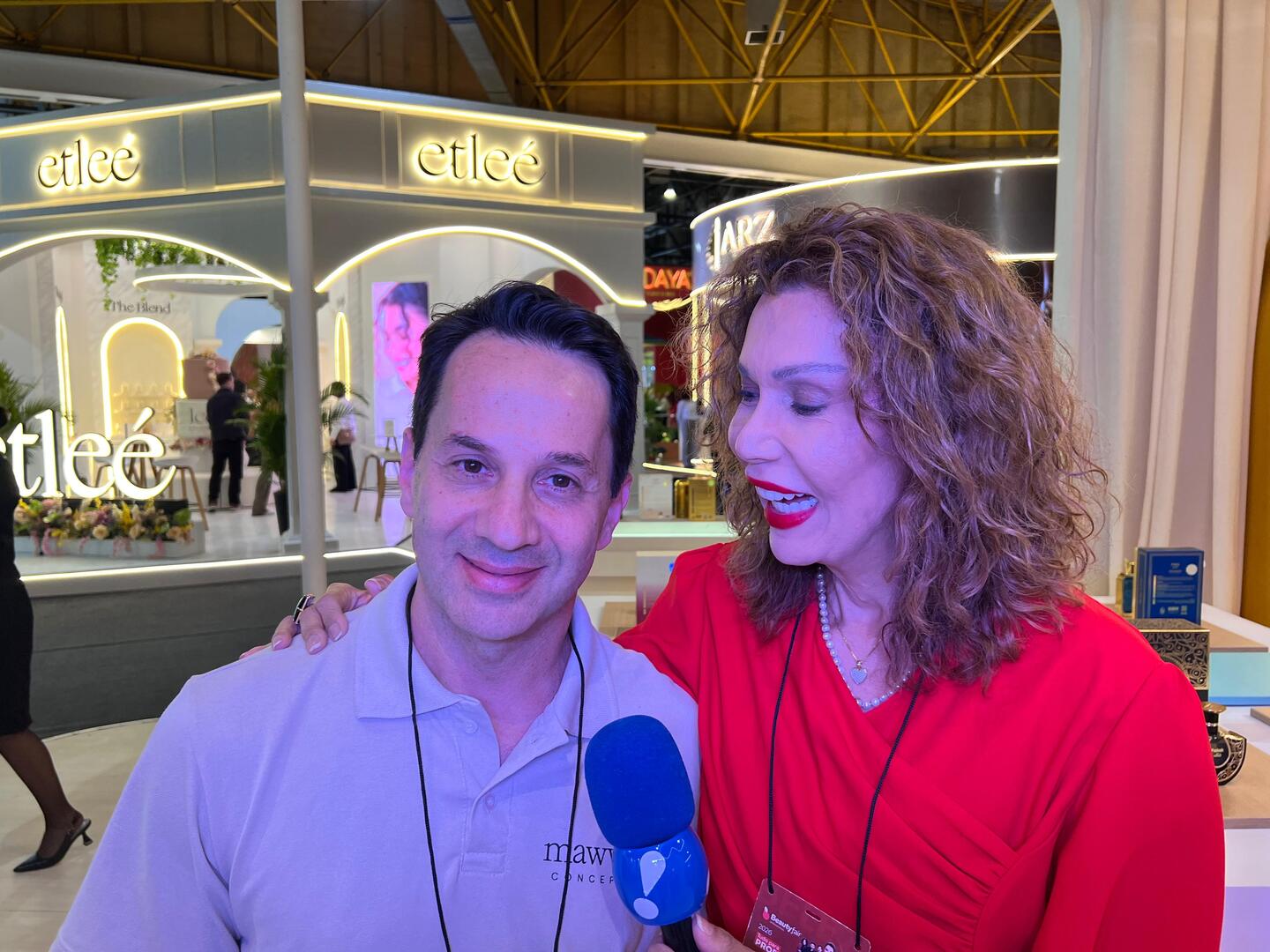Antes da abertura ao público, Comadre Joanna Maria descobre perfumes árabes na Beauty Fair 2026