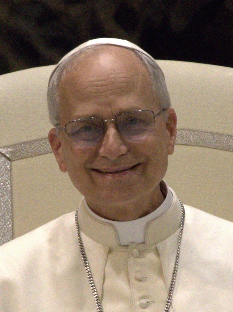 Papa Leão XIV recebe alta após cirurgia para tratar câncer de pulmão e retorna ao Vaticano