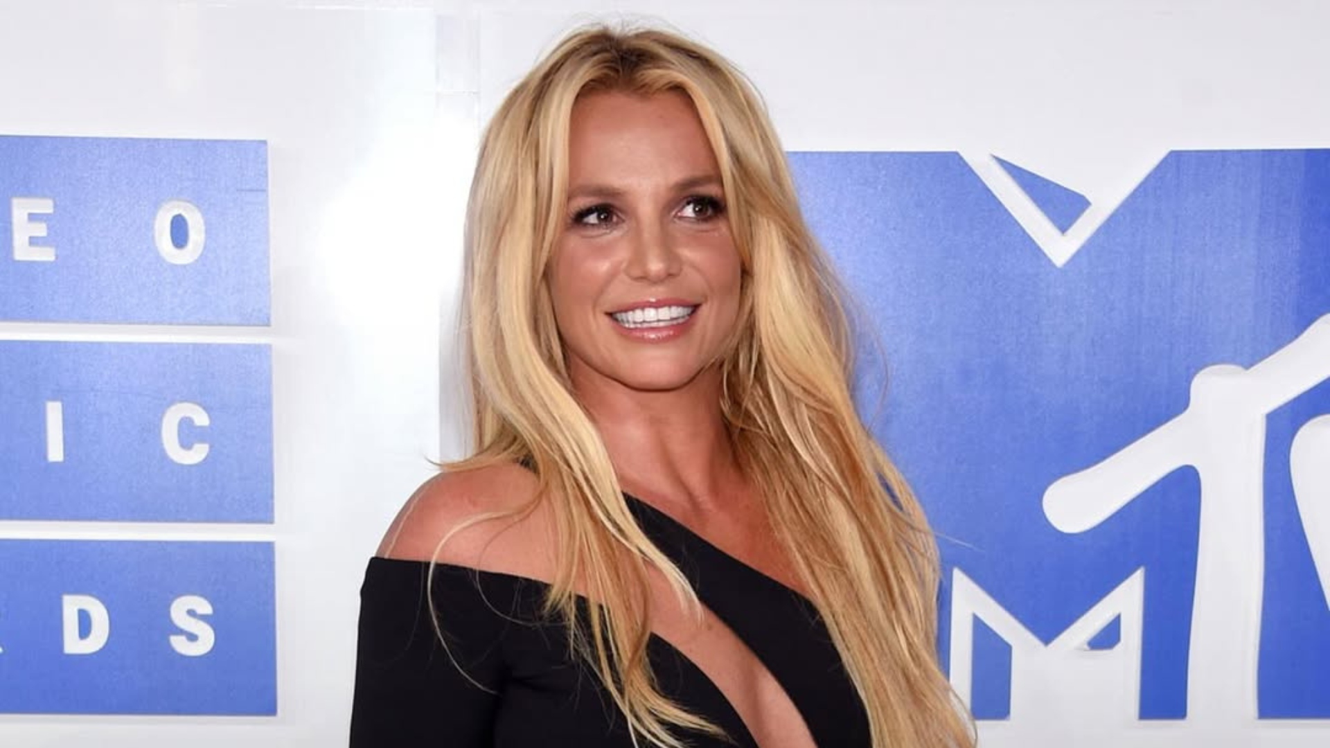 Britney Spears é internada em clínica de reabilitação após polêmica