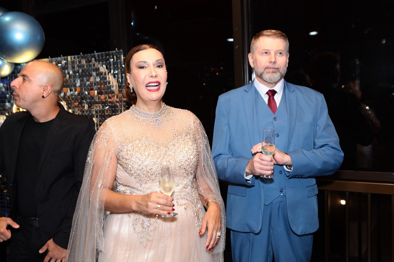 Uma Noite Inesquecível: Comadre Joanna Maria celebra o aniversário de Ólafur e o lançamento da nova versão do site Comadre.TV!