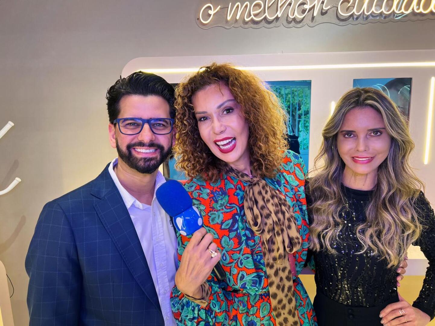 Meeting of millions at Beauty Fair 2026: Comadre Joanna Maria visits Itallian Hairtech booth and celebrates long-standing friendship with Rosana Valente