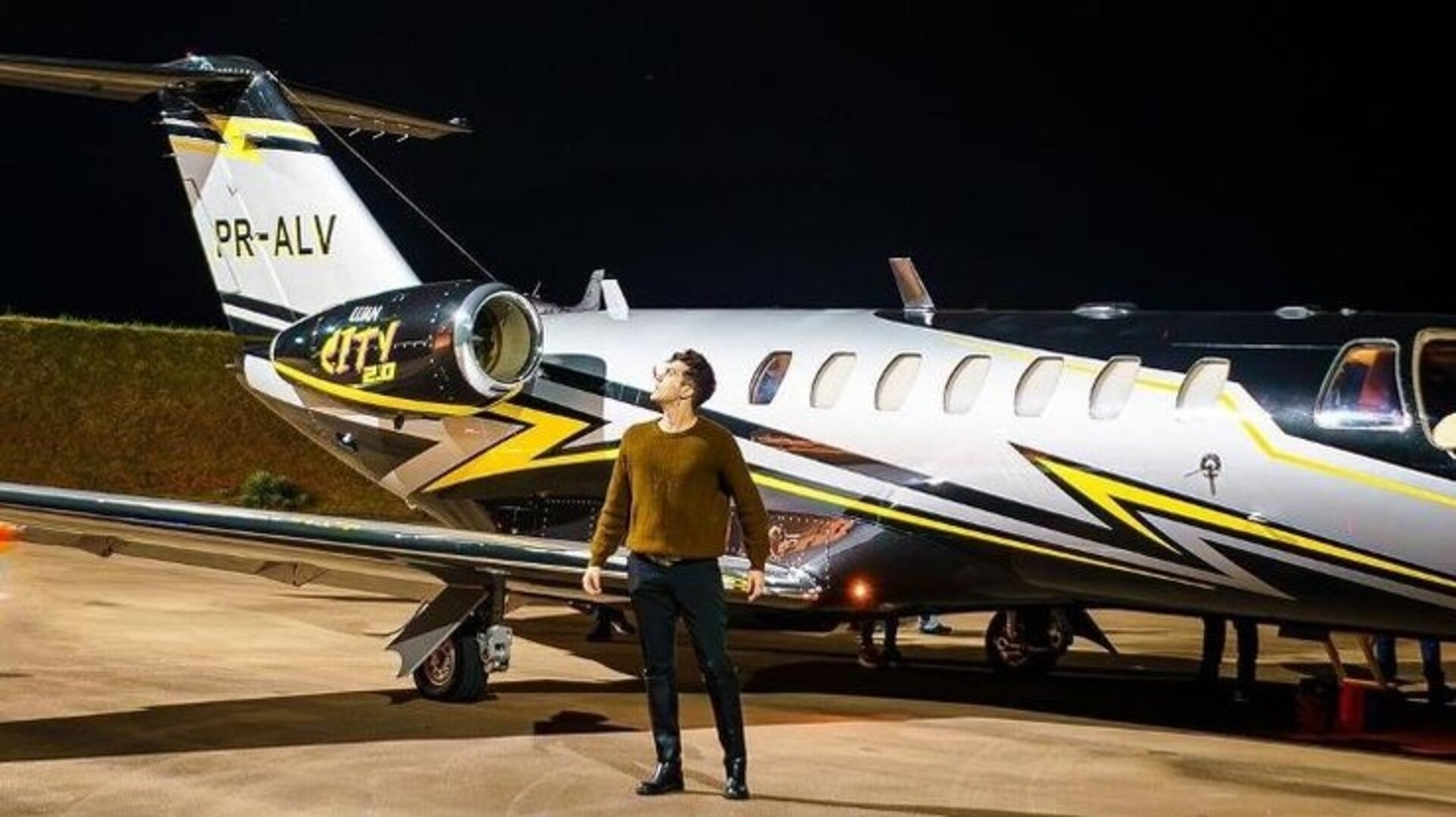 Luan Santana compra jatinho avaliado em R$ 35 milhões; veja fotos e detalhes do luxo